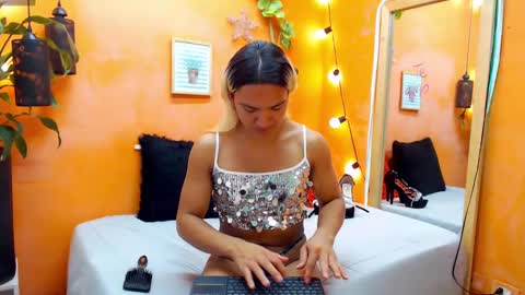 Snapshot of aslyhernandez chatting on 14, 12, 2024 ASLY online show from 14, 12, 2024