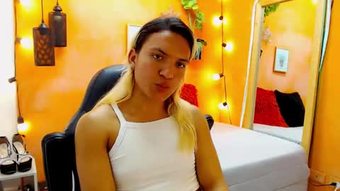 Snapshot of aslyhernandez chatting on 2, 1, 2025 ASLY online show from 2, 1, 2025