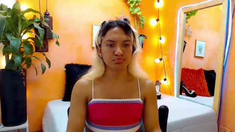 Snapshot of aslyhernandez chatting on 4, 1, 2025 ASLY online show from 4, 1, 2025