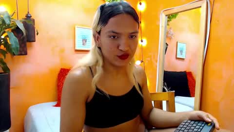 Snapshot of aslyhernandez chatting on 8, 1, 2025 ASLY online show from 8, 1, 2025