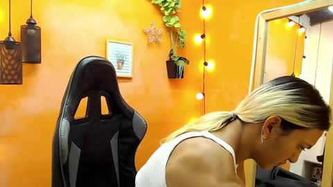 Snapshot of aslyhernandez chatting on 25, 1, 2025 ASLY online show from 25, 1, 2025