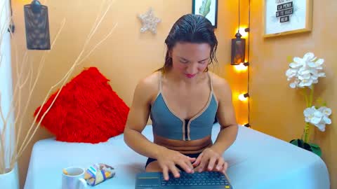 Snapshot of aslyhernandez chatting on 27, 9, 2025 ASLY online show from 27, 9, 2025