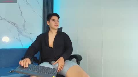 astablack_ online show from 17, 10, 2025