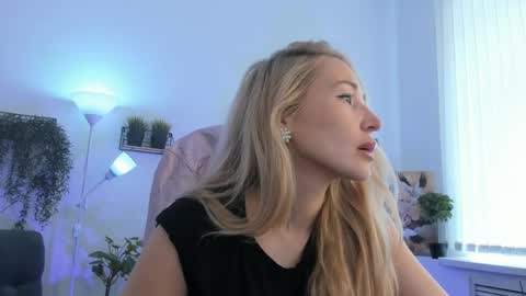Snapshot of astramonroe chatting on 30, 4, 2026 astramonroe online show from 30, 4, 2026