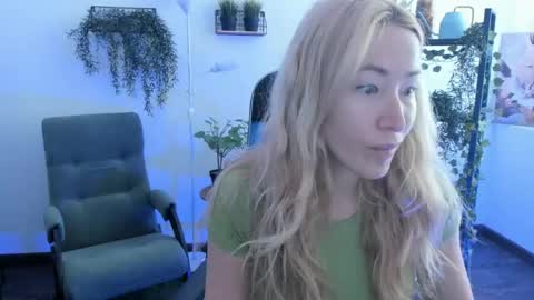Snapshot of astramonroe chatting on 5, 5, 2026 astramonroe online show from 5, 5, 2026