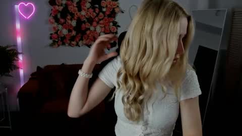 Snapshot of astramonroe chatting on 15, 5, 2026 astramonroe online show from 15, 5, 2026