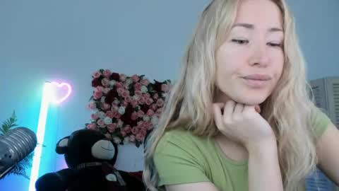 Snapshot of astramonroe chatting on 28, 5, 2026 astramonroe online show from 28, 5, 2026