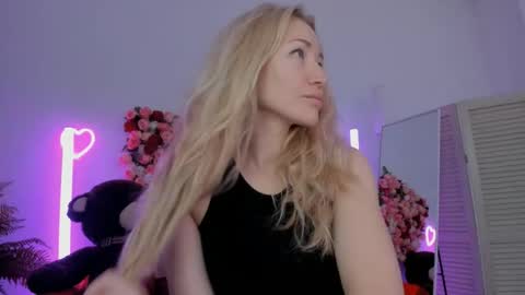 Snapshot of astramonroe chatting on 4, 6, 2026 astramonroe online show from 4, 6, 2026