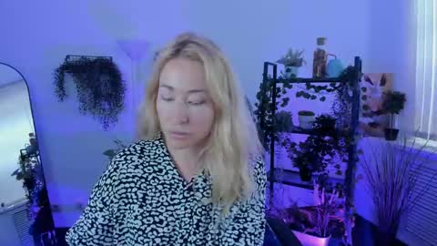 Snapshot of astramonroe chatting on 8, 6, 2026 astramonroe online show from 8, 6, 2026