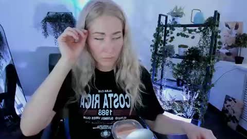 Snapshot of astramonroe chatting on 16, 6, 2026 astramonroe online show from 16, 6, 2026