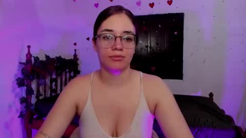 Snapshot of atenas__05 chatting on 2, 12, 2024 atenas online show from 2, 12, 2024