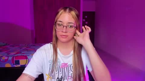 Snapshot of atenas__05 chatting on 5, 3, 2025 atenas online show from 5, 3, 2025