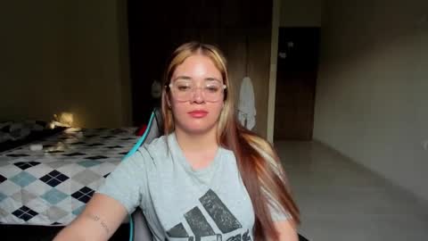 Snapshot of atenas__05 chatting on 12, 3, 2025 atenas online show from 12, 3, 2025