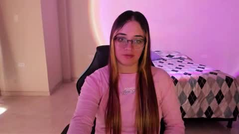 Snapshot of atenas__05 chatting on 8, 9, 2025 atenas online show from 8, 9, 2025