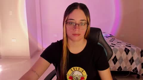 Snapshot of atenas__05 chatting on 9, 9, 2025 atenas online show from 9, 9, 2025