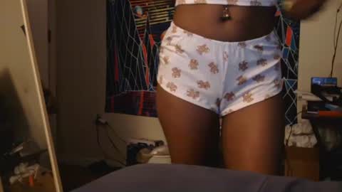 AtirahCali online show from 5, 10, 2025