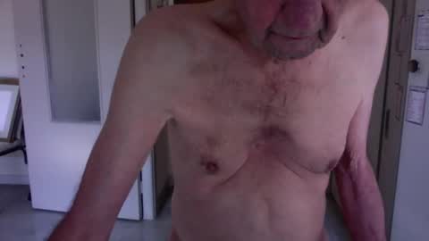 Snapshot of auguste061400 chatting on 10, 1, 2025 auguste061400 online show from 10, 1, 2025