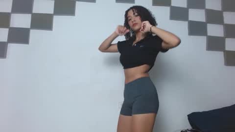 Snapshot of aura_deep_hot chatting on 13, 9, 2025 Aura online show from 13, 9, 2025