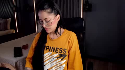 Aura online show from 30, 1, 2025