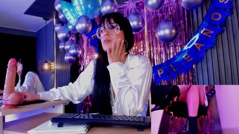 Aura online show from 8, 3, 2025