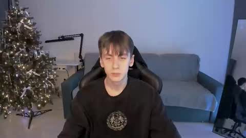 Snapshot of auracrye chatting on 2, 1, 2025 auracrye online show from 2, 1, 2025