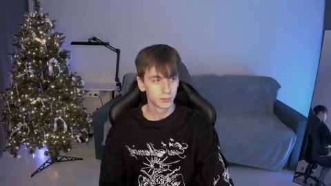 Snapshot of auracrye chatting on 4, 1, 2025 auracrye online show from 4, 1, 2025