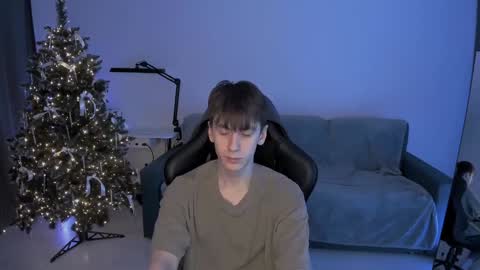 Snapshot of auracrye chatting on 9, 1, 2025 auracrye online show from 9, 1, 2025