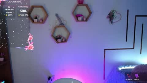 aurorahans online show from 13, 4, 2026