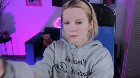 aurorawrenfield online show from 16, 1, 2026