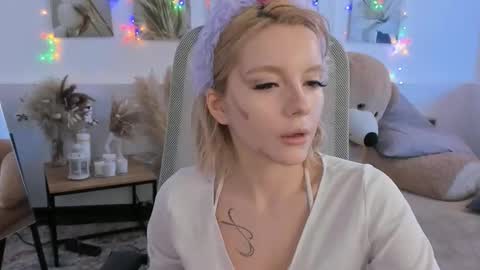 aurorawrenfield online show from 26, 2, 2026