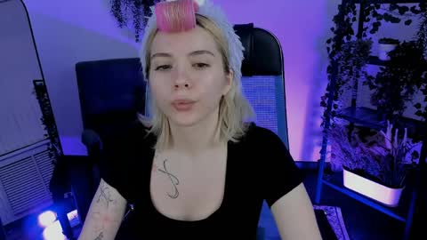 aurorawrenfield online show from 7, 4, 2026