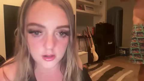 aussiecouple101798558 online show from 3, 11, 2025