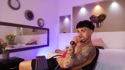 Snapshot of austin_collinss chatting on 4, 1, 2025 AUSTIN online show from 4, 1, 2025