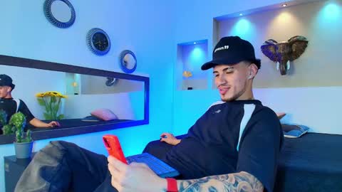 Snapshot of austin_collinss chatting on 5, 1, 2025 AUSTIN online show from 5, 1, 2025