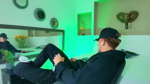 Snapshot of austin_collinss chatting on 12, 1, 2025 AUSTIN online show from 12, 1, 2025