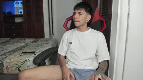 Snapshot of austin_falcon chatting on 27, 10, 2025 Austin online show from 27, 10, 2025