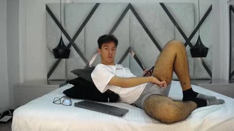 austinreeds online show from 14, 10, 2025