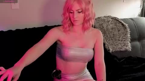 Snapshot of ava_art8 chatting on 6, 10, 2025 Ava Rhodes online show from 6, 10, 2025