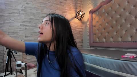 Snapshot of ava_broown chatting on 21, 1, 2025 online show from 21, 1, 2025