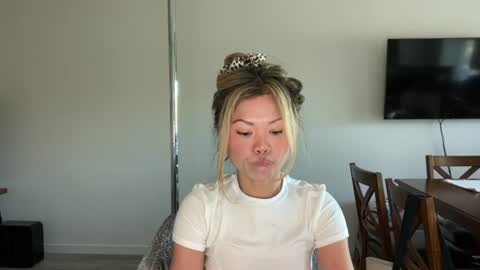 Snapshot of ava_petite_ chatting on 12, 6, 2026 Little Ava online show from 12, 6, 2026