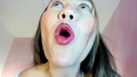 avawhiite online show from 18, 3, 2026