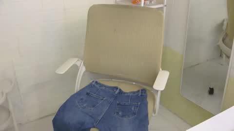 Snapshot of averageuncut1 chatting on 2, 2, 2026 Rhian online show from 2, 2, 2026