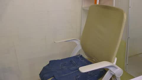 Snapshot of averageuncut1 chatting on 8, 2, 2026 Rhian online show from 8, 2, 2026