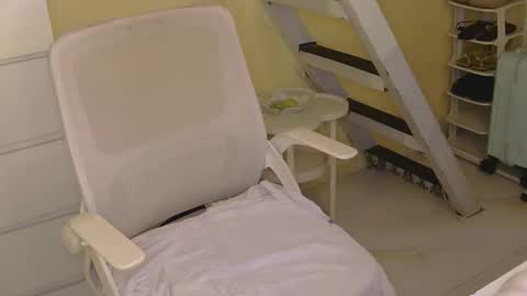 Snapshot of averageuncut1 chatting on 24, 2, 2026 Rhian online show from 24, 2, 2026