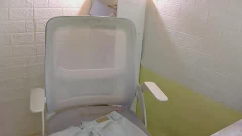 Snapshot of averageuncut1 chatting on 25, 3, 2026 Rhian online show from 25, 3, 2026