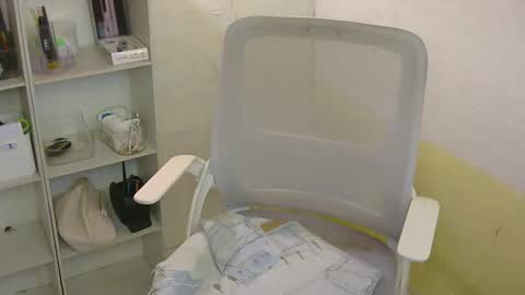 Snapshot of averageuncut1 chatting on 31, 3, 2026 Rhian online show from 31, 3, 2026