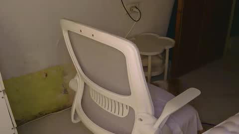 Snapshot of averageuncut1 chatting on 8, 4, 2026 Rhian online show from 8, 4, 2026