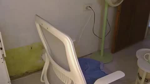 Snapshot of averageuncut1 chatting on 12, 4, 2026 Rhian online show from 12, 4, 2026