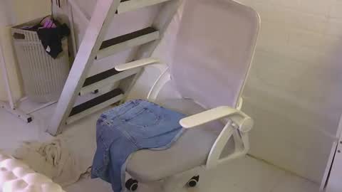 Snapshot of averageuncut1 chatting on 16, 4, 2026 Rhian online show from 16, 4, 2026