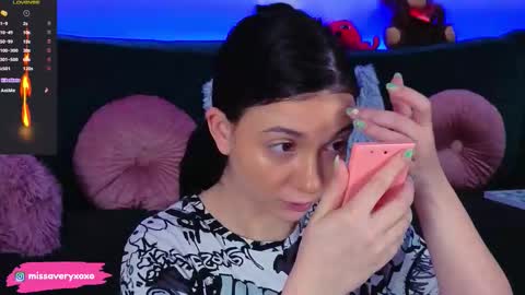 AveryWillow online show from 28, 3, 2026